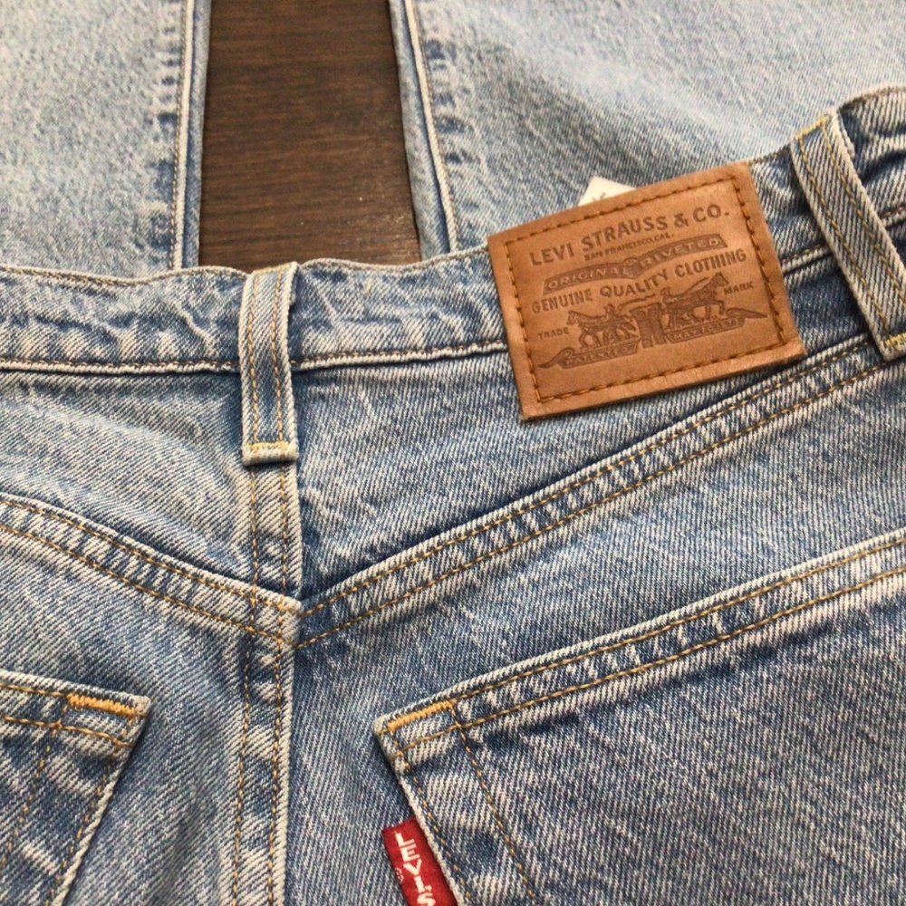 Levi’s premium ribcage straight high waisted jeans. Size 26. Great shape. - Picture 8 of 9